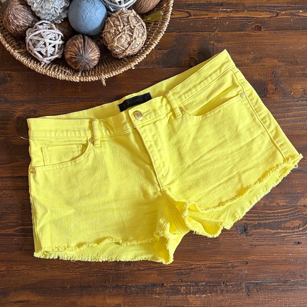 Juicy couture short yellow shorts